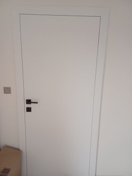 bezfalcové dveře bílé