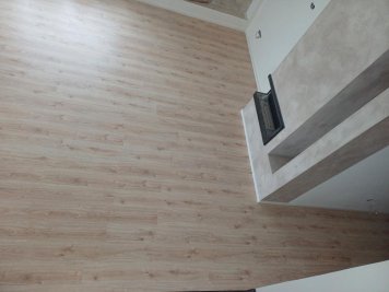 dodání a montáž laminátové podlahy Egger  130m2